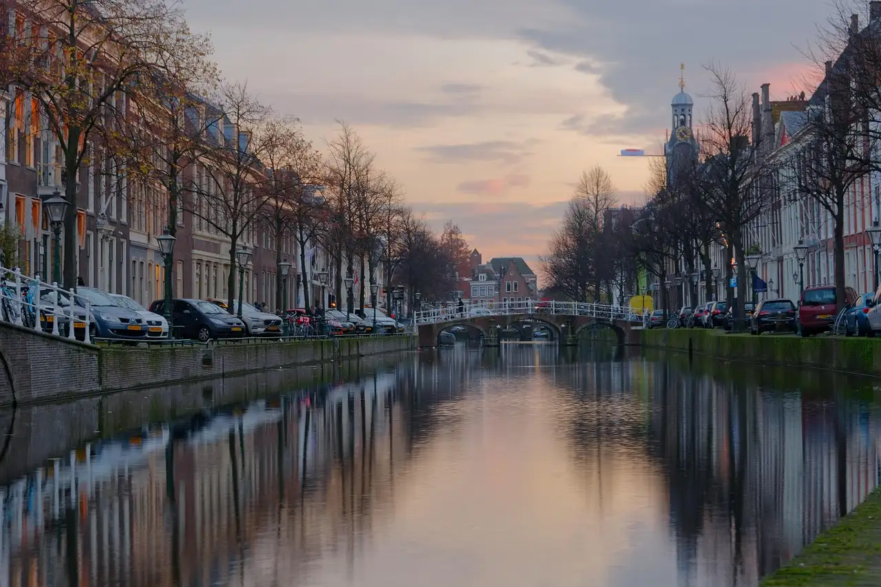 Parkeren in de buurt van breestraat leiden